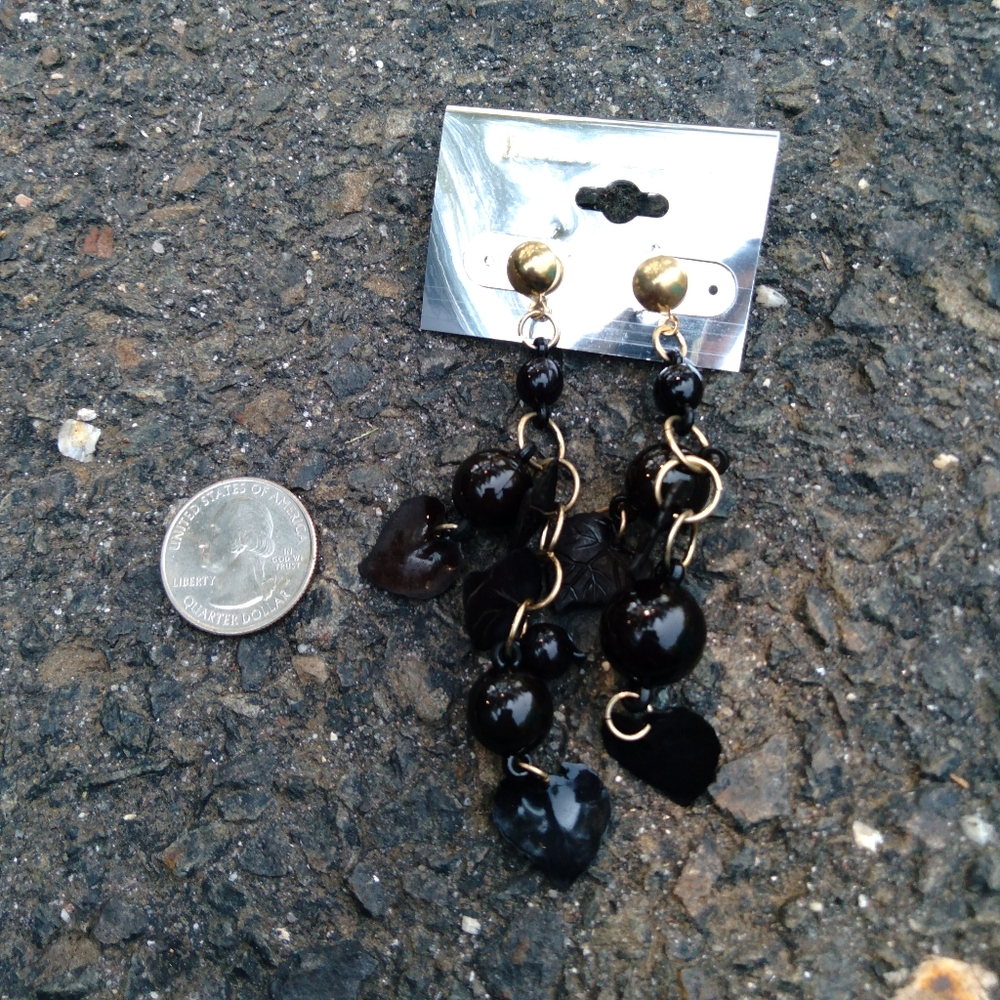 90s vtg black plastic leaf earrings